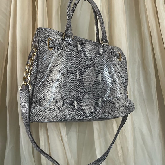 MICHAEL KORS Hamilton Large Python Sectional Bag - Picture 4 of 12